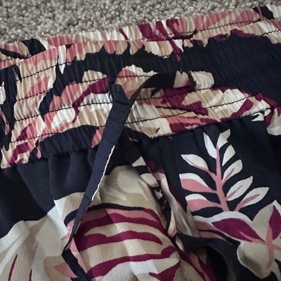 JOIE Cropped Floral Print Crepe de Chine Tapered Pants; Medium; 27” inseam; NWOT - Picture 9 of 9